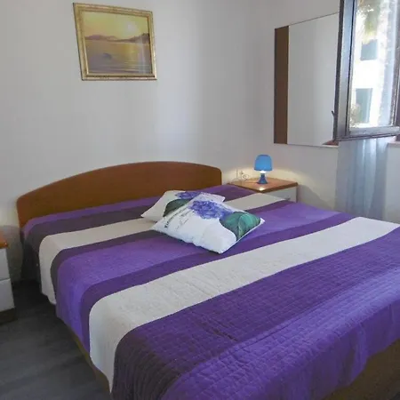 Emma Comfortable * Kaštelir
